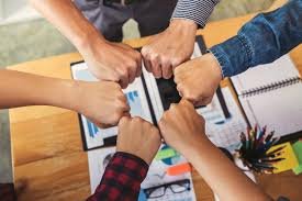 Ninguém constrói nada sozinha: a importância das parcerias na engenharia